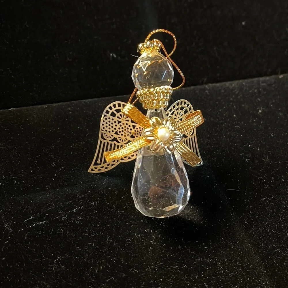 Avon Vtg Collectible “Angelic Reflections Ornament”